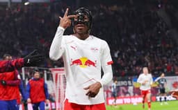 Report: Man United are considering move to sign £80m Bundesliga forward - News